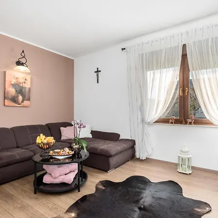 Gorgeous In With Kitchen Apartment *
