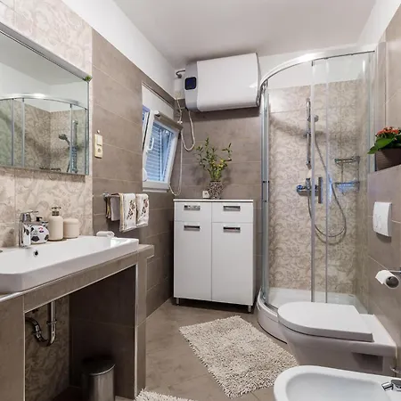 Gorgeous In With Kitchen Apartment